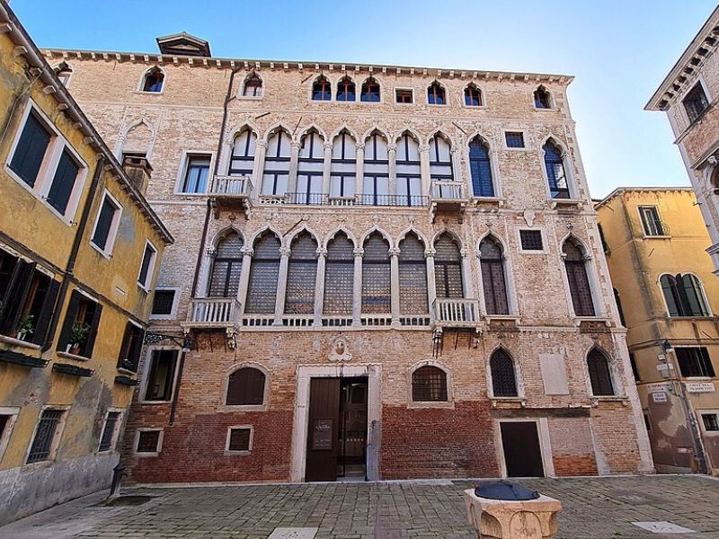 a building with many windows